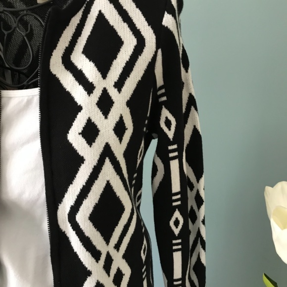 Chicos Black and White Pattern Long Topper Sweater Sz S - Picture 5 of 7